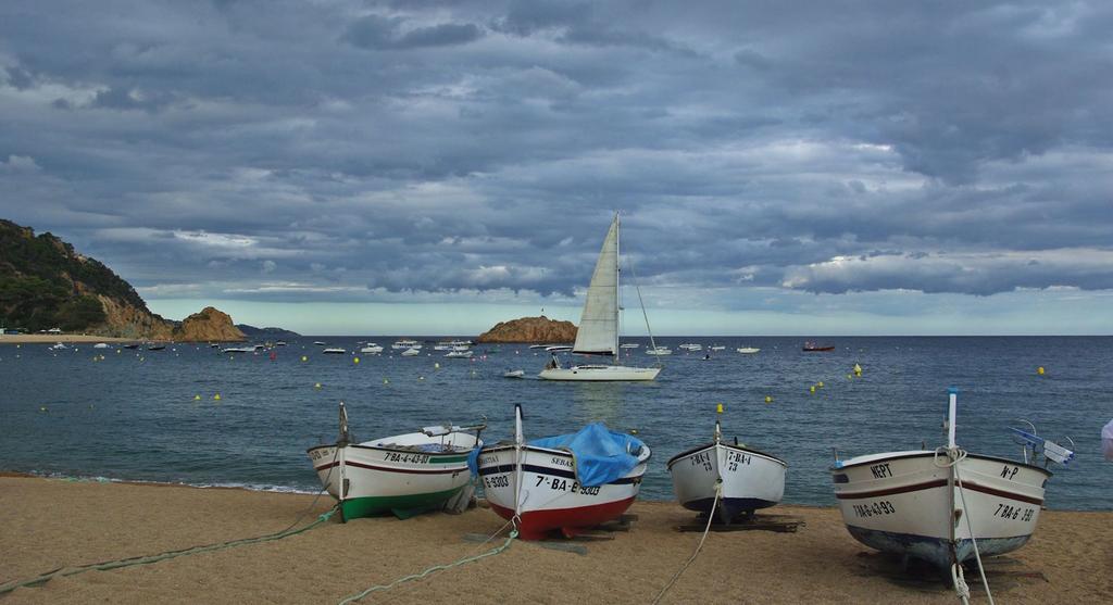 Lets Holidays Tossa De Mar Beach Apartment Экстерьер фото