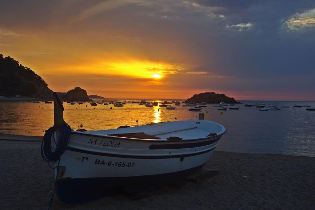 Lets Holidays Tossa De Mar Beach Apartment Экстерьер фото